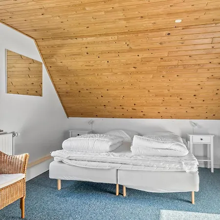 Four-bedroom In بيت للعطل *