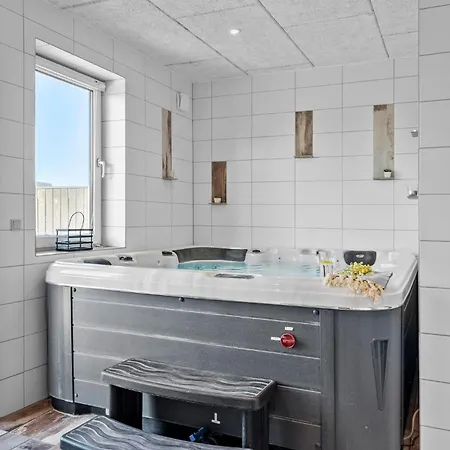 Cozy Home In Thyboron With Sauna Thyborøn