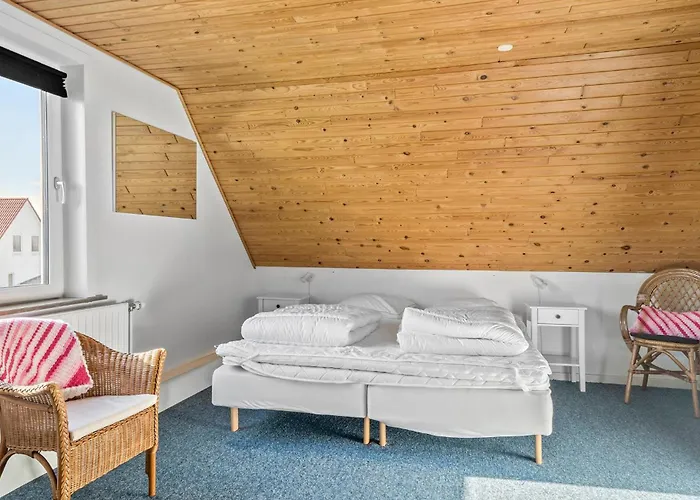 Four-bedroom In بيت للعطل *